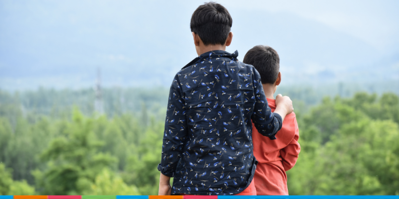 ¿Cuáles son los programas gubernamentales en Colombia que apoyan a niñas y niños víctimas de maltrato infantil?